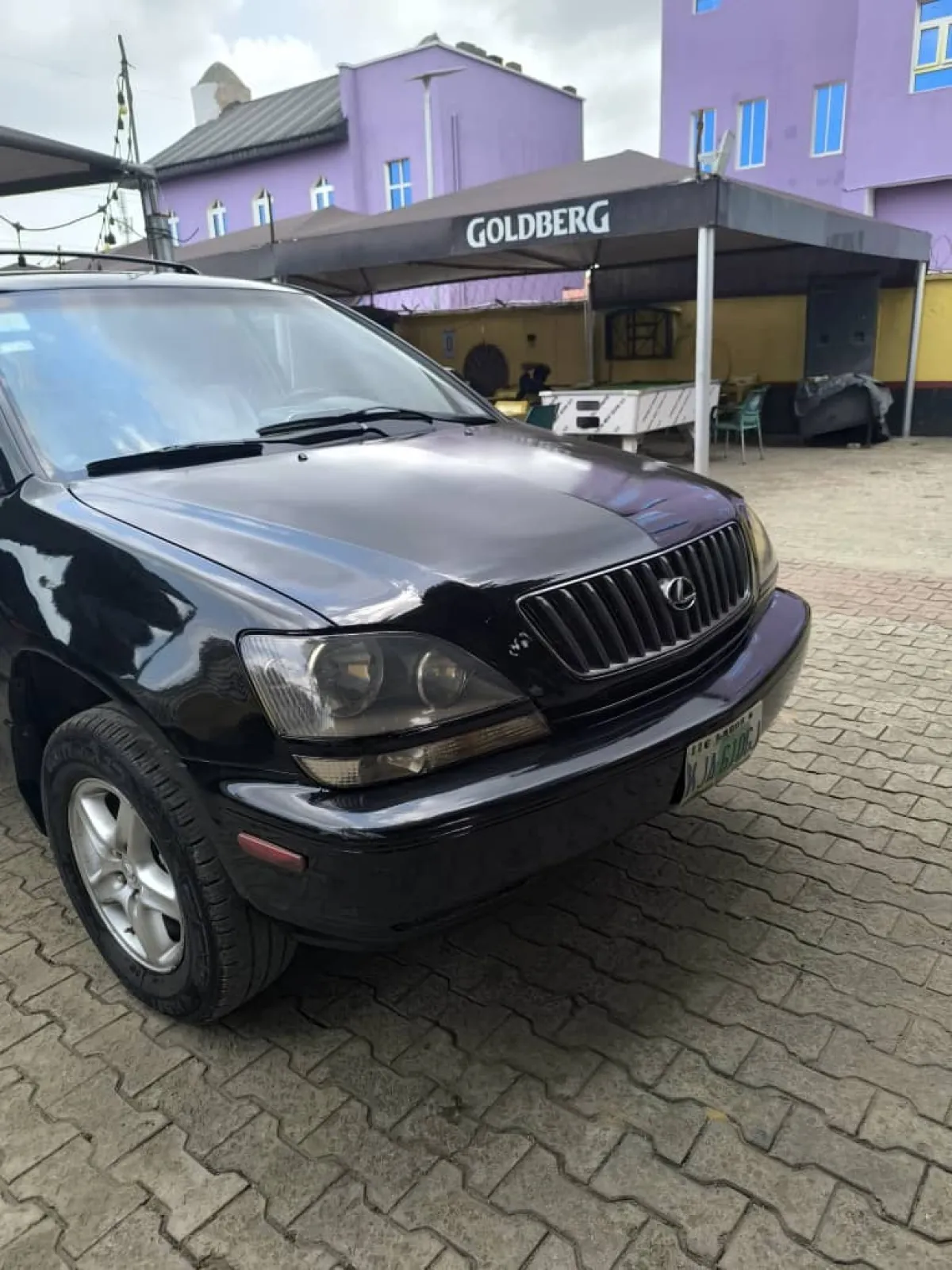 NEATLY USED LEXUS RX300 2002 MODEL - Image 2