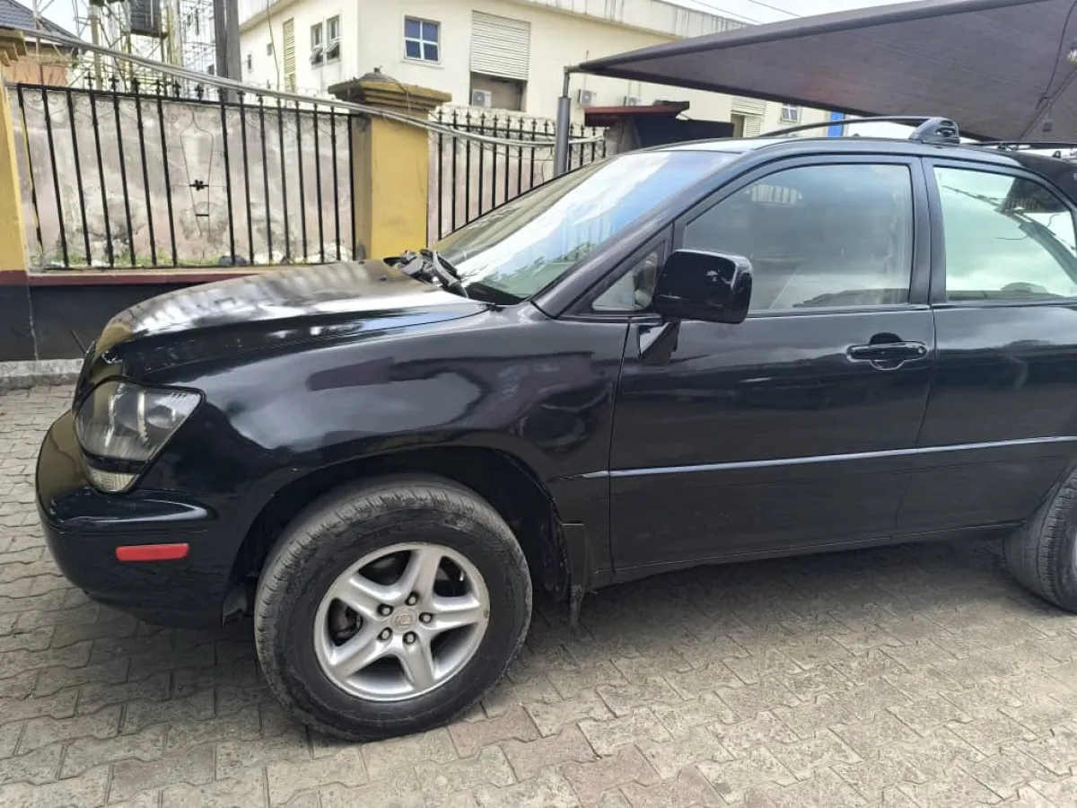 NEATLY USED LEXUS RX300 2002 MODEL - Image 8