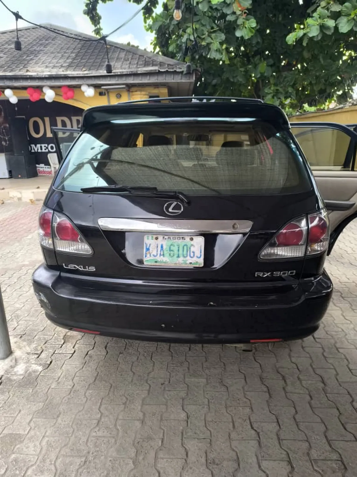 NEATLY USED LEXUS RX300 2002 MODEL - Image 10