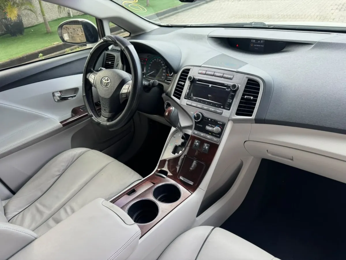 Foreign Used Toyota Venza 2010 Fullest Option XLE - Image 4