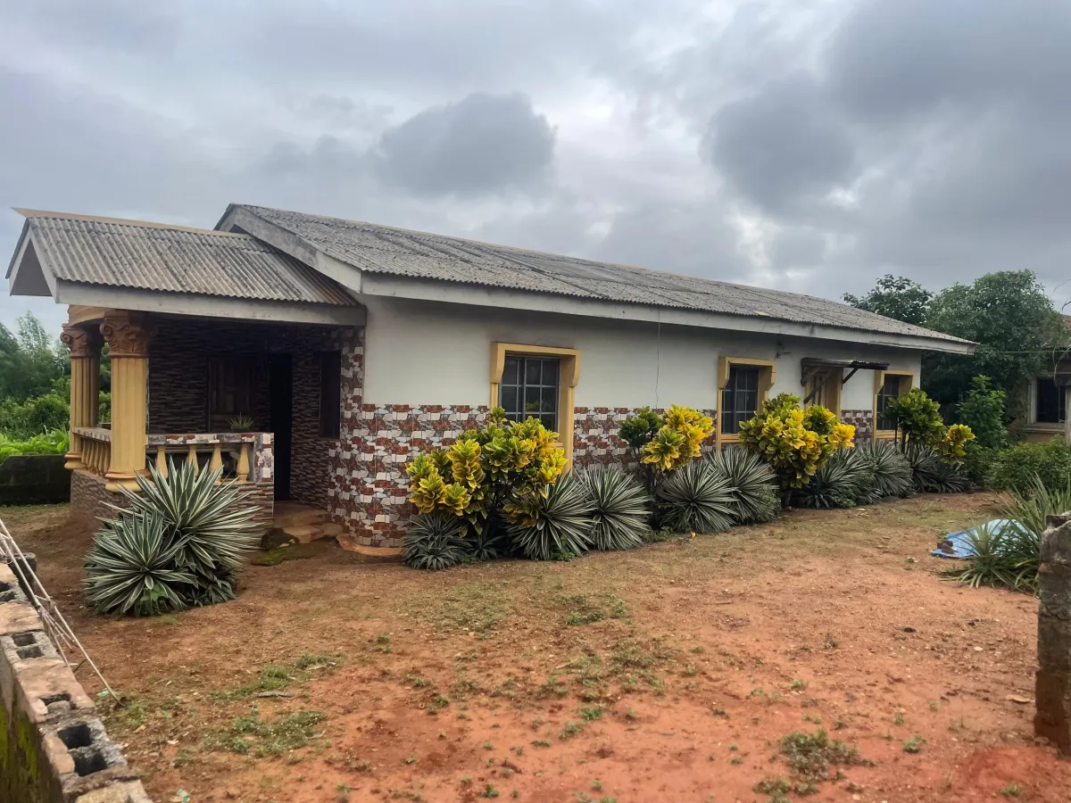 3bedroom bungalow - Image 2