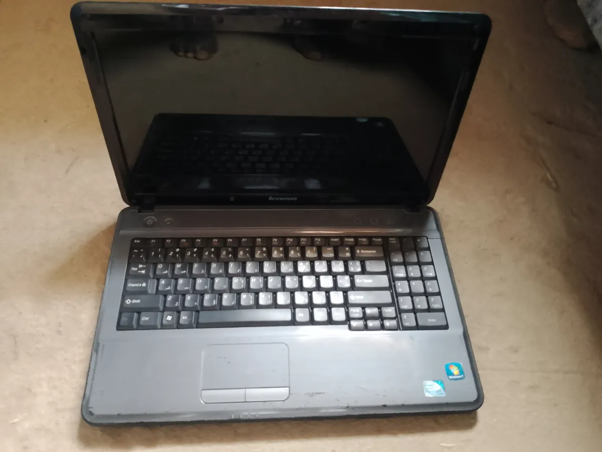 laptop without battery but everything is working perfectly - Image 2