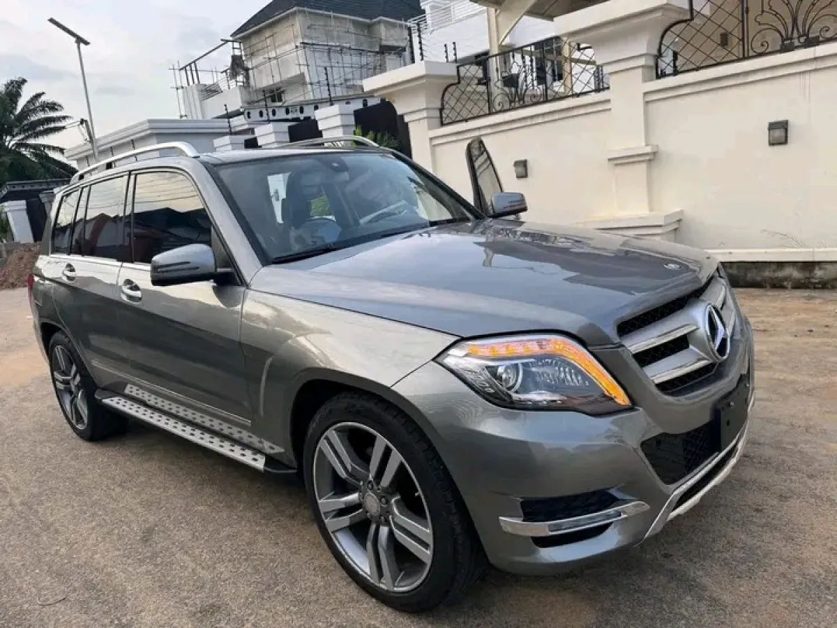 Mercedes Benz GLk 350 4MATIC - Image 2