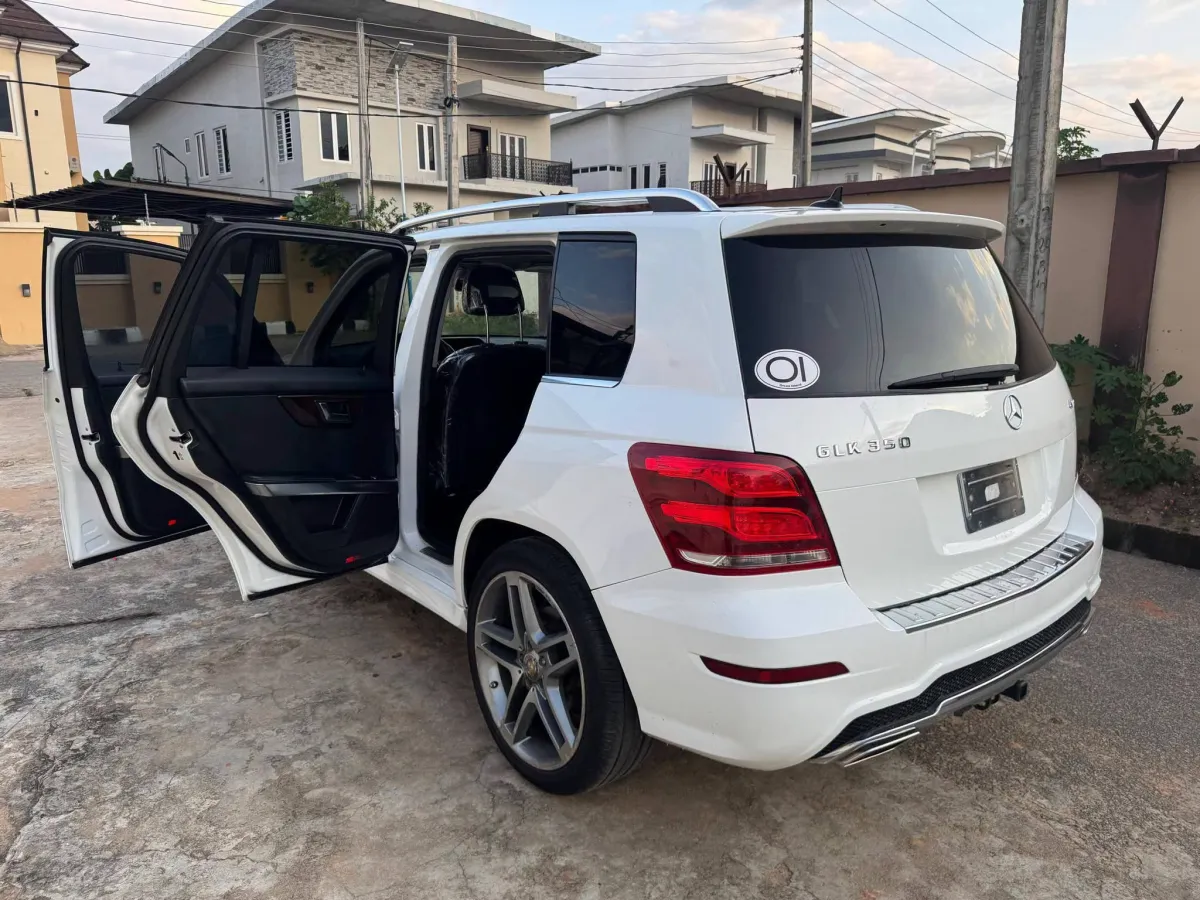 White Mercedes Benz GLk 350 4MATIC - Image 4