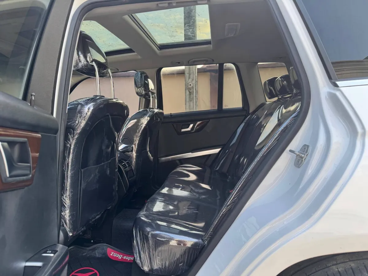 White Mercedes Benz GLk 350 4MATIC - Image 5