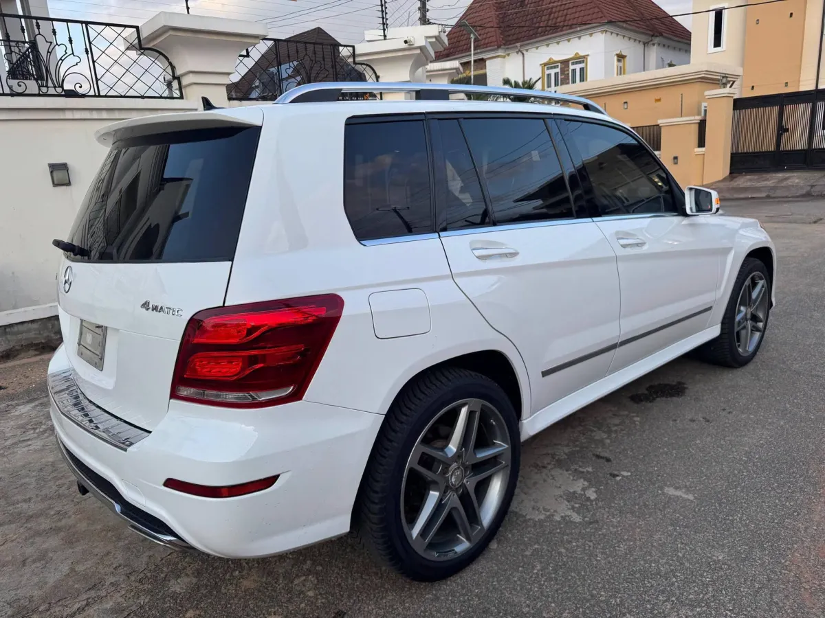 White Mercedes Benz GLk 350 4MATIC - Image 10