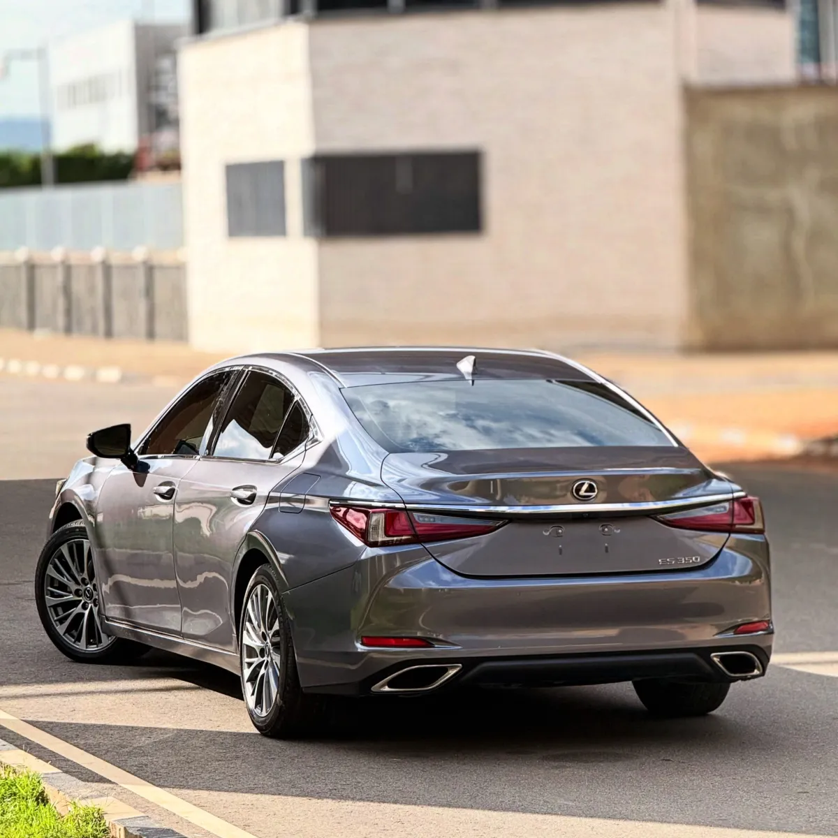 FORIENG USED 2021 LEXUS ES 350 - Image 4