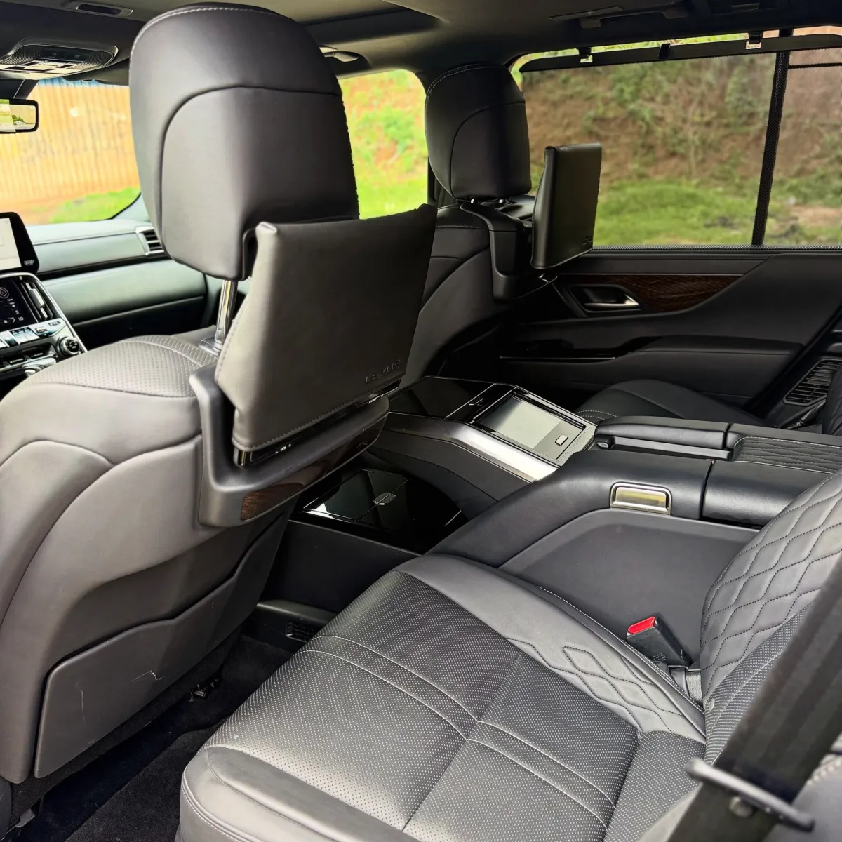 2023 LEXUS LX600 - Image 3
