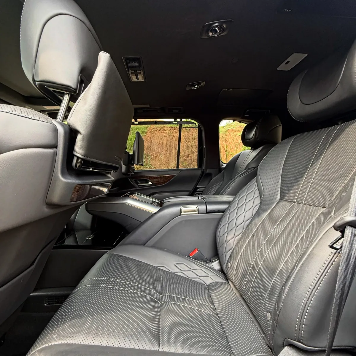 2023 LEXUS LX600 - Image 4