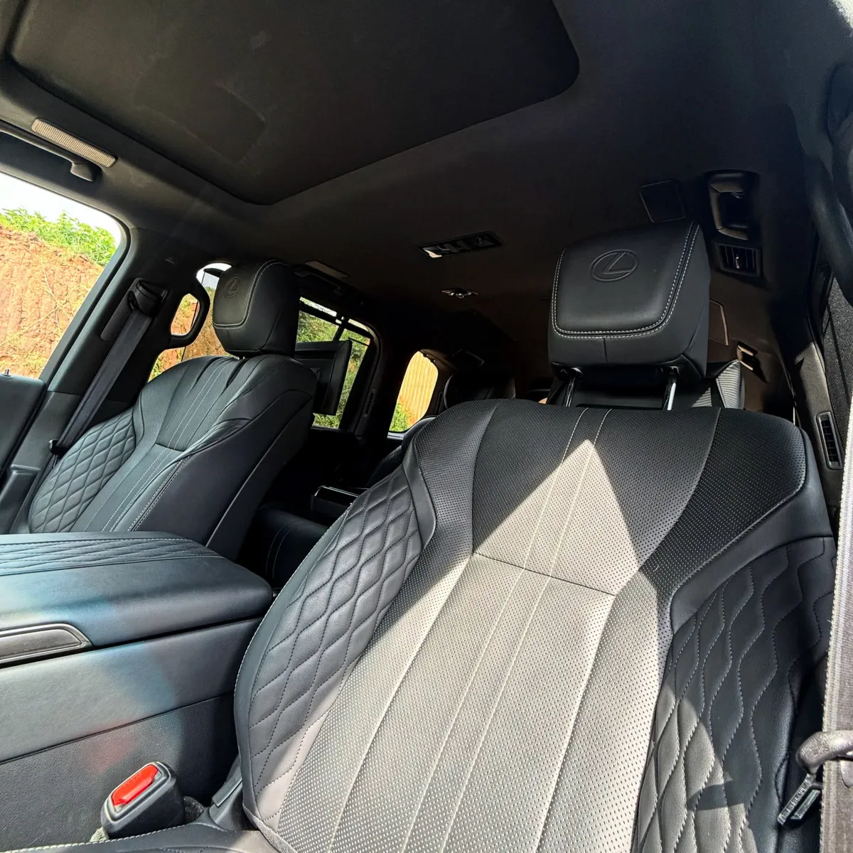 2023 LEXUS LX600 - Image 6