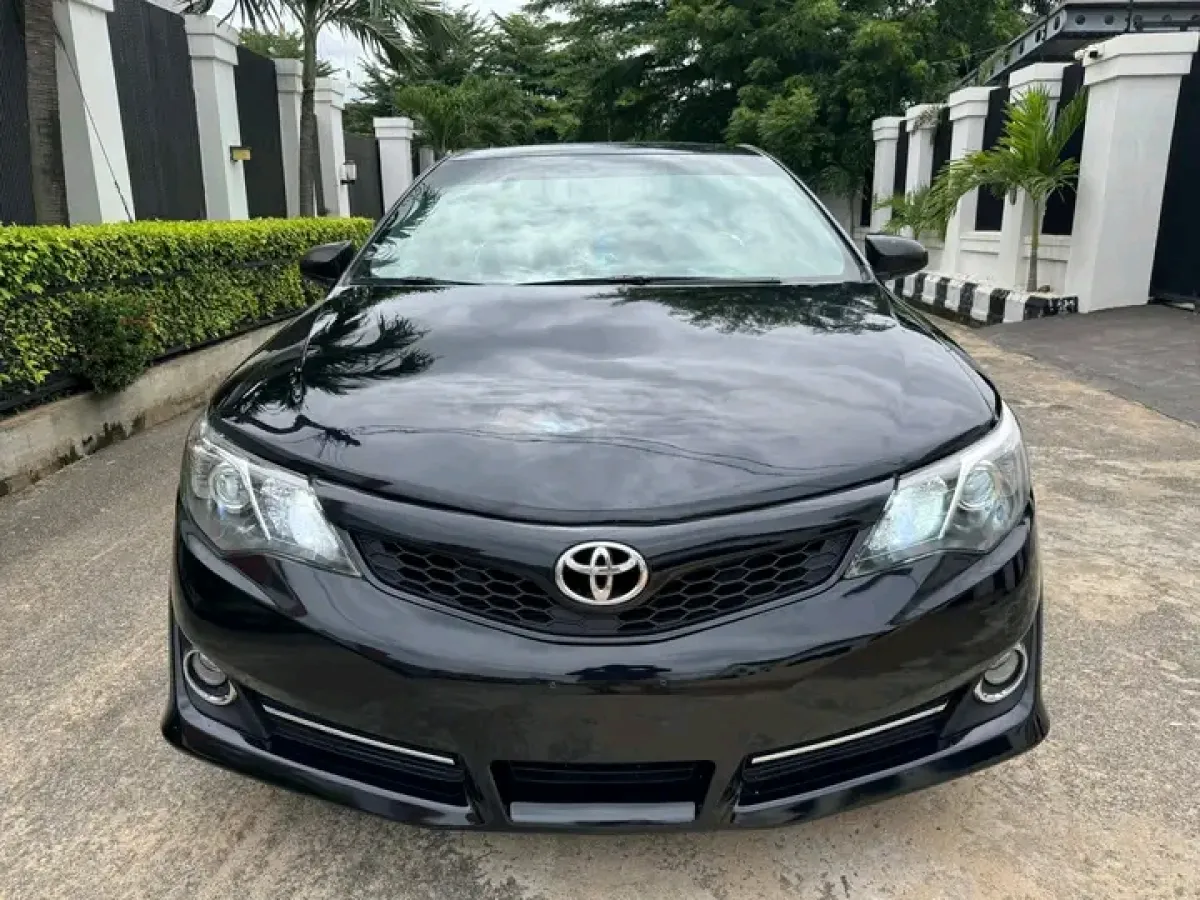 TOYOTA CAMRY SE - Image 1
