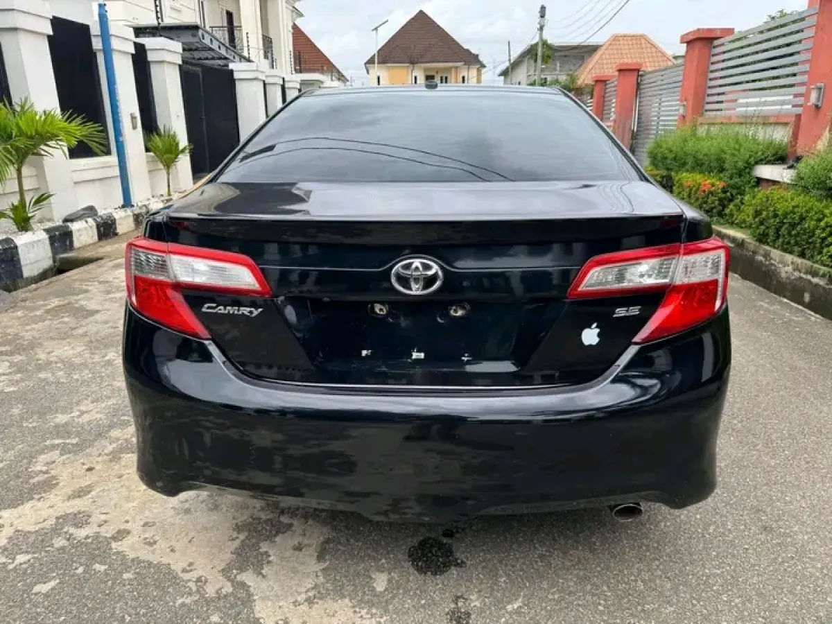 TOYOTA CAMRY SE - Image 3