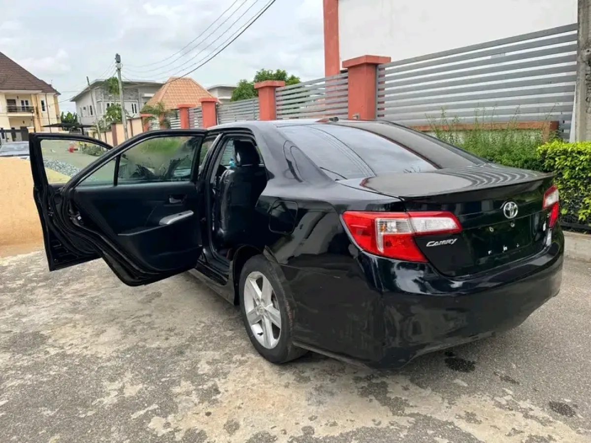 TOYOTA CAMRY SE - Image 6