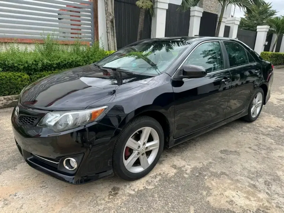 TOYOTA CAMRY SE - Image 8