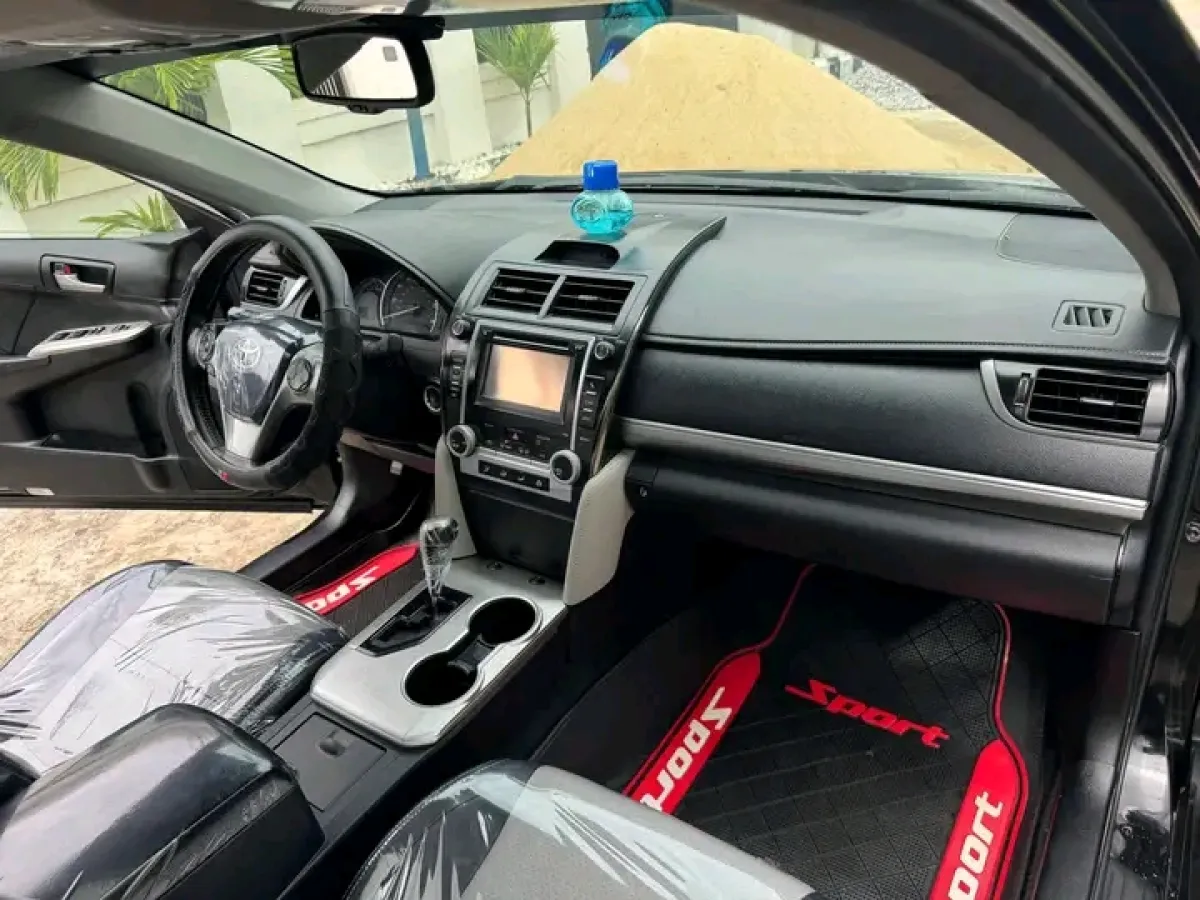 TOYOTA CAMRY SE - Image 9