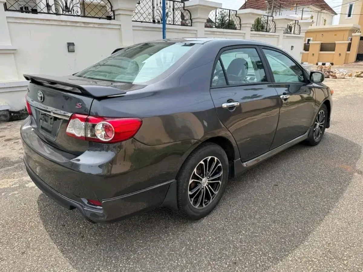 TOYOTA COROLLA SE - Image 4