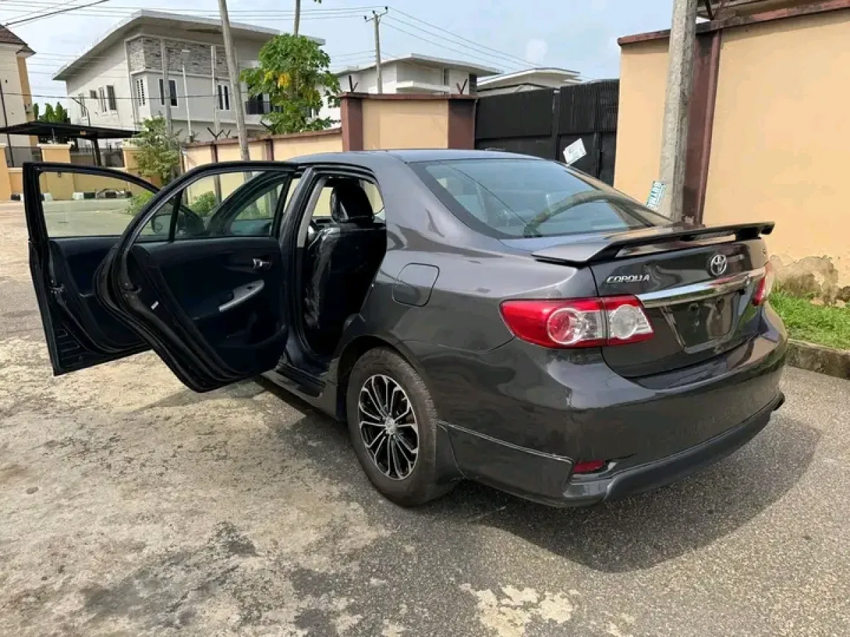 TOYOTA COROLLA SE - Image 5