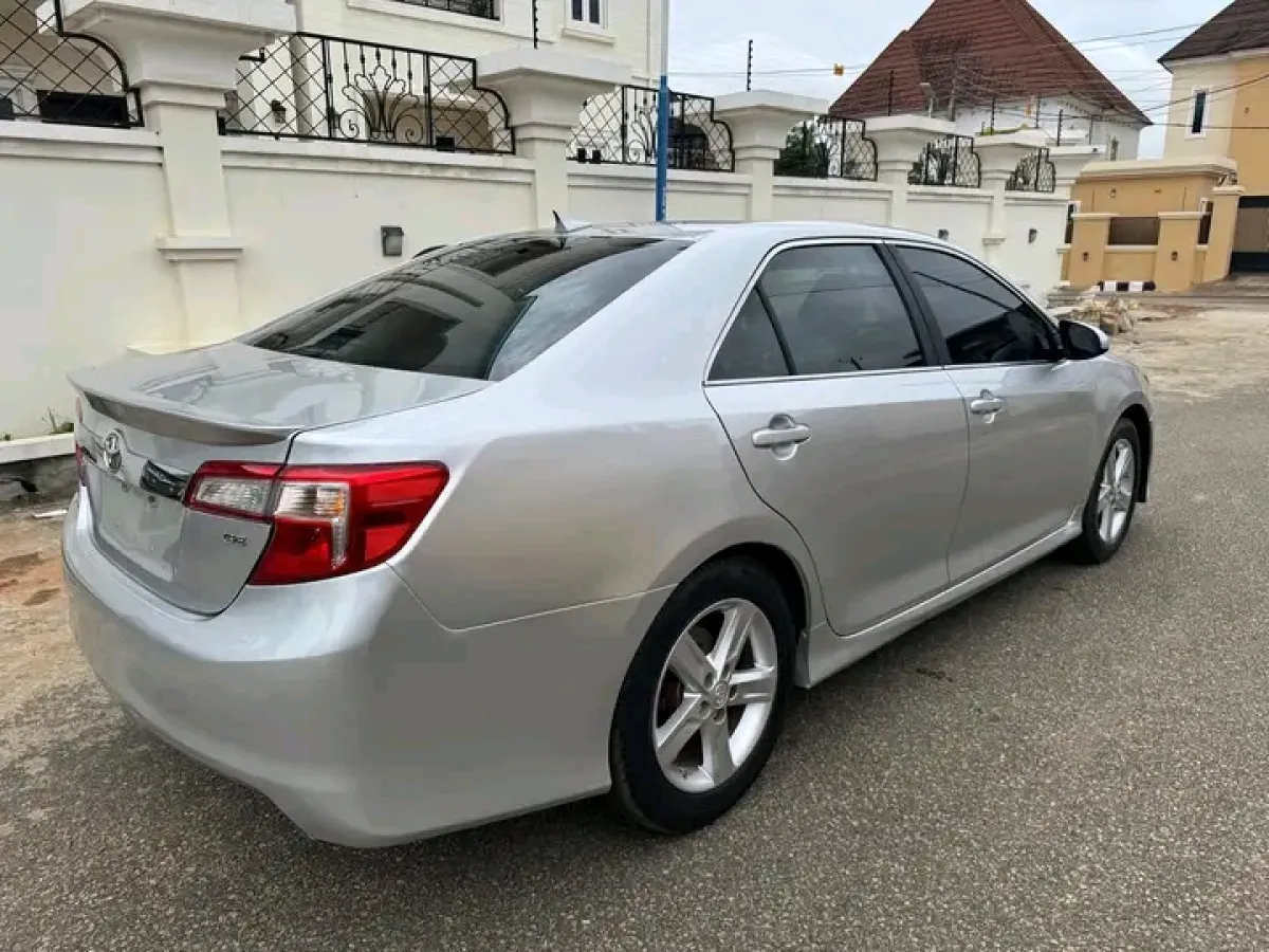 FORIENG USED TOYOTA CAMRY SE - Image 6