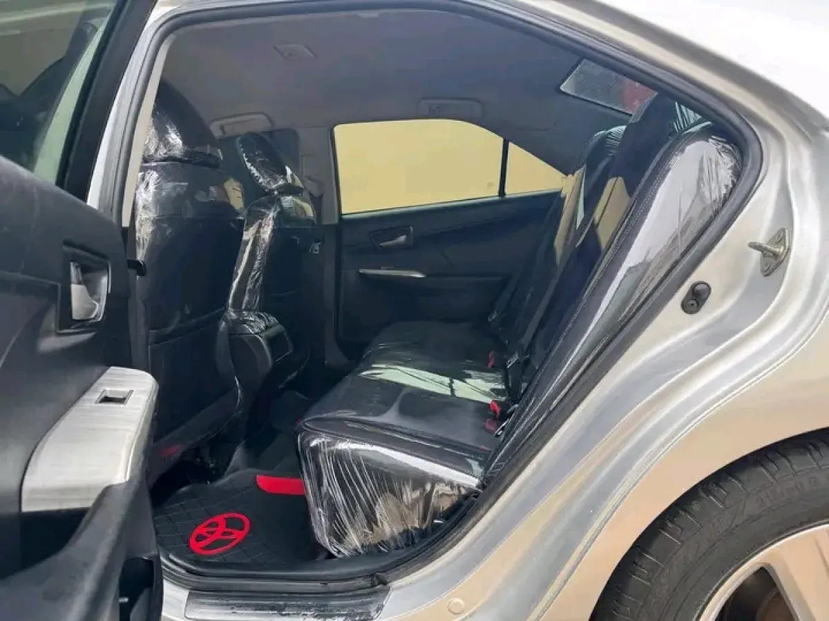 FORIENG USED TOYOTA CAMRY SE - Image 7