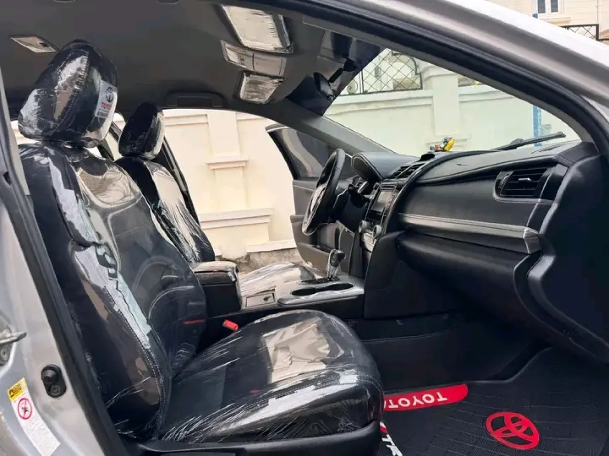 FORIENG USED TOYOTA CAMRY SE - Image 9