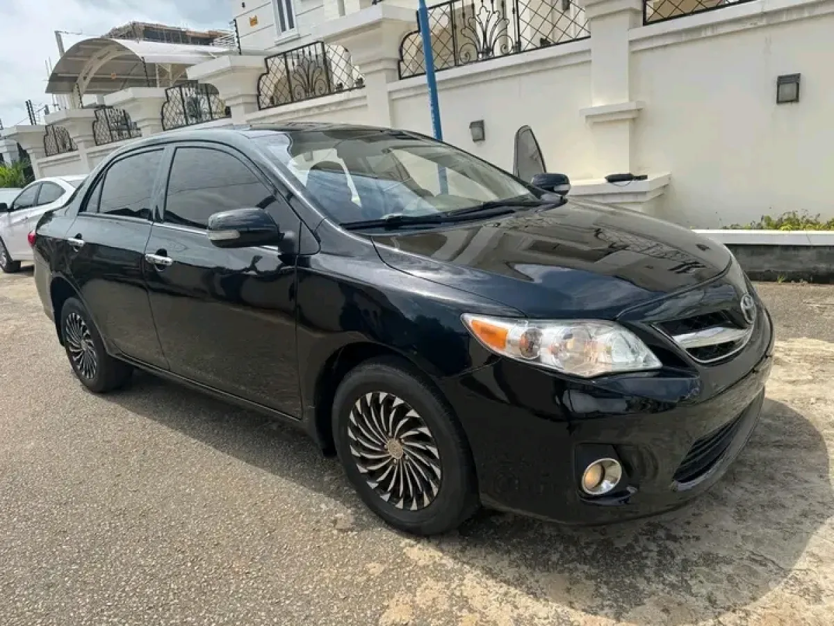 TOYOTA COROLLA LE - Image 2