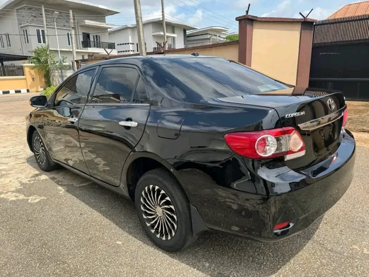 TOYOTA COROLLA LE - Image 3