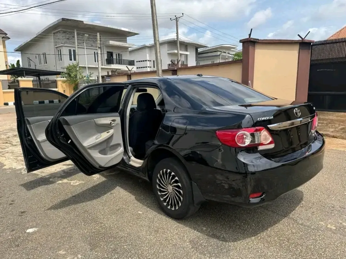 TOYOTA COROLLA LE - Image 6