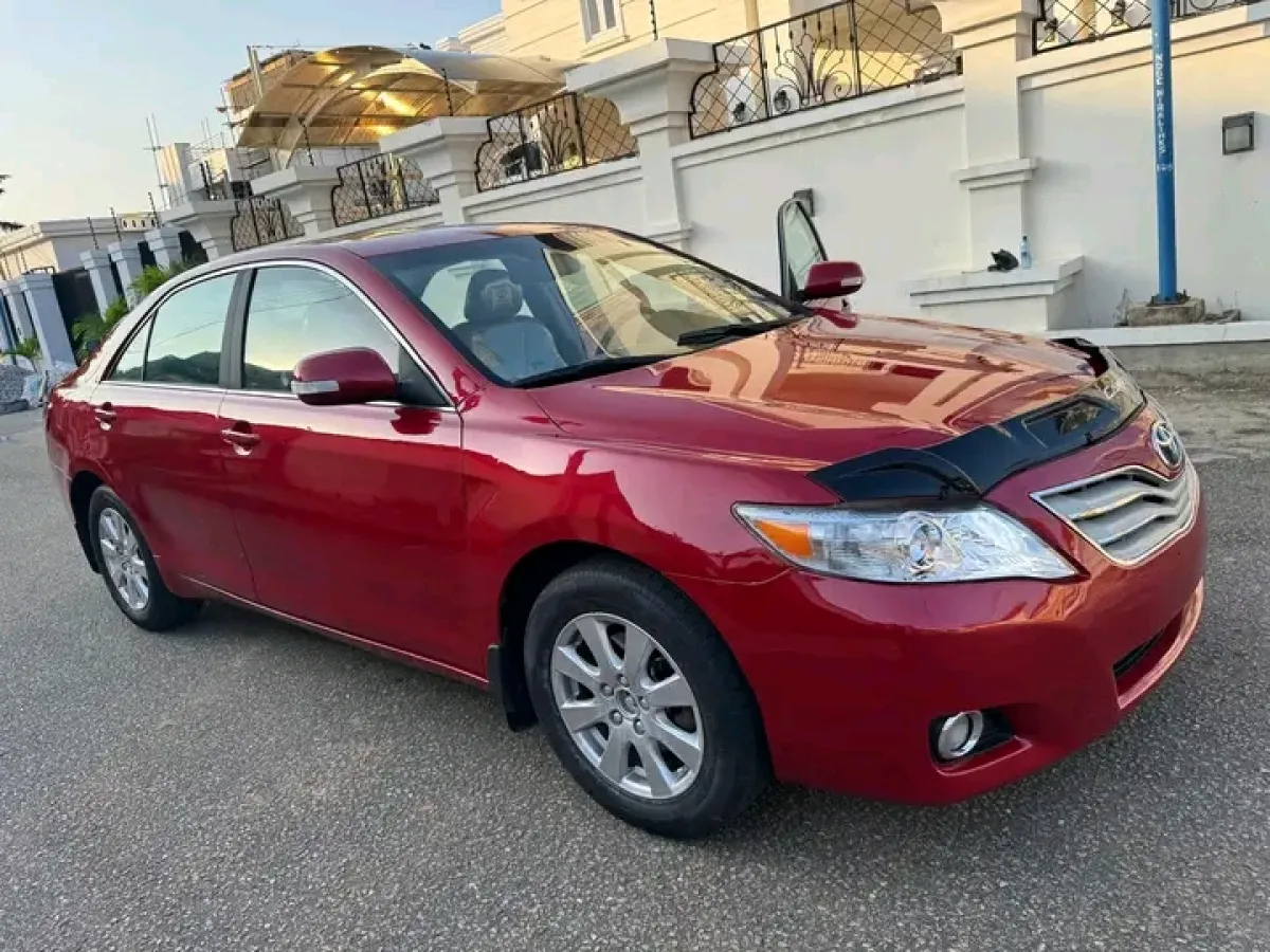 FORIENG USED TOYOTA CAMRY - Image 2