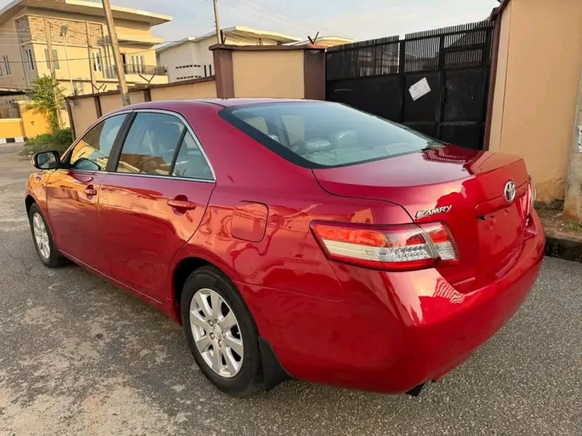 FORIENG USED TOYOTA CAMRY - Image 3