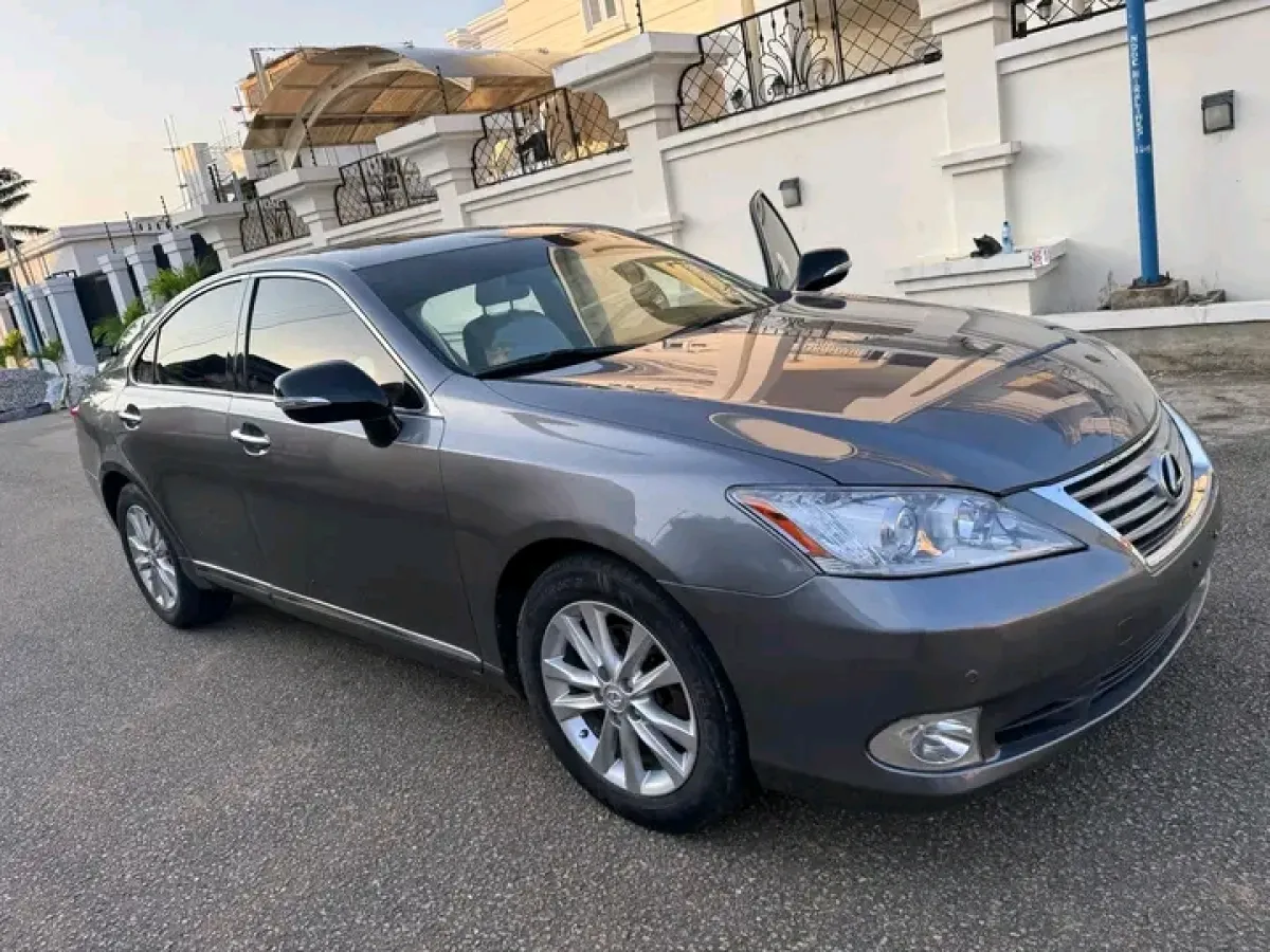 CLEAN FORIENG USED LEXUS ES 350 - Image 2