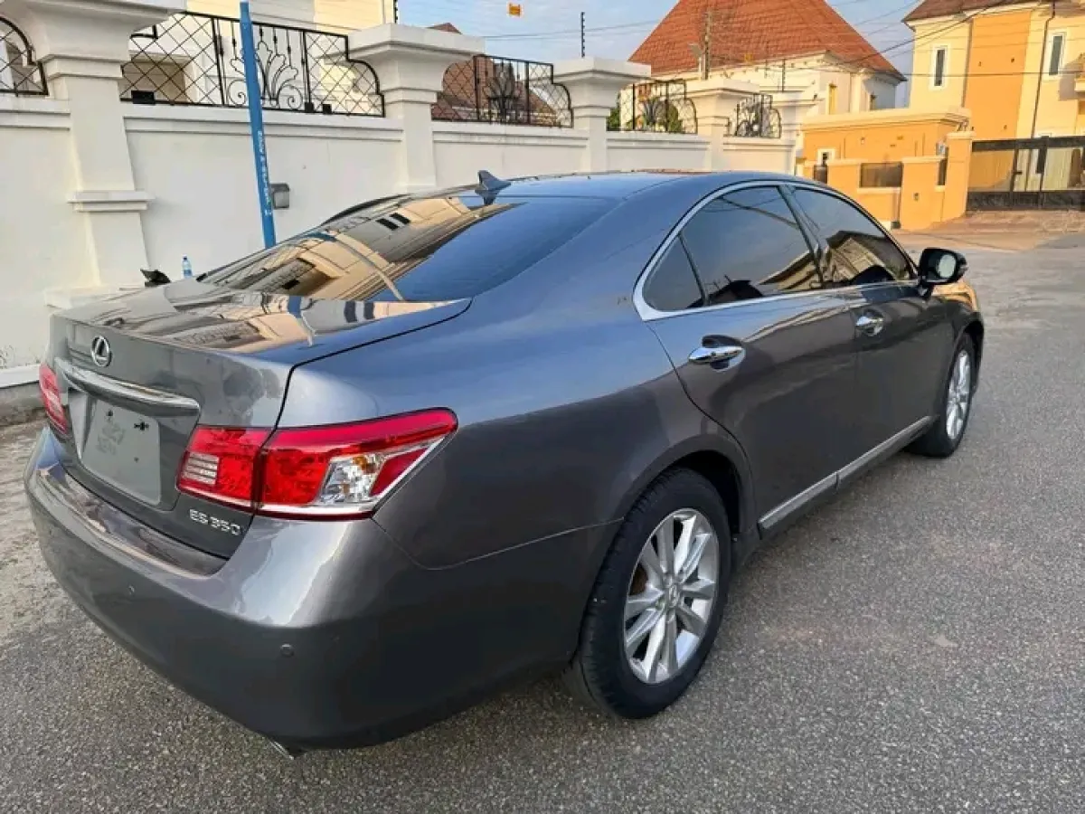 CLEAN FORIENG USED LEXUS ES 350 - Image 3
