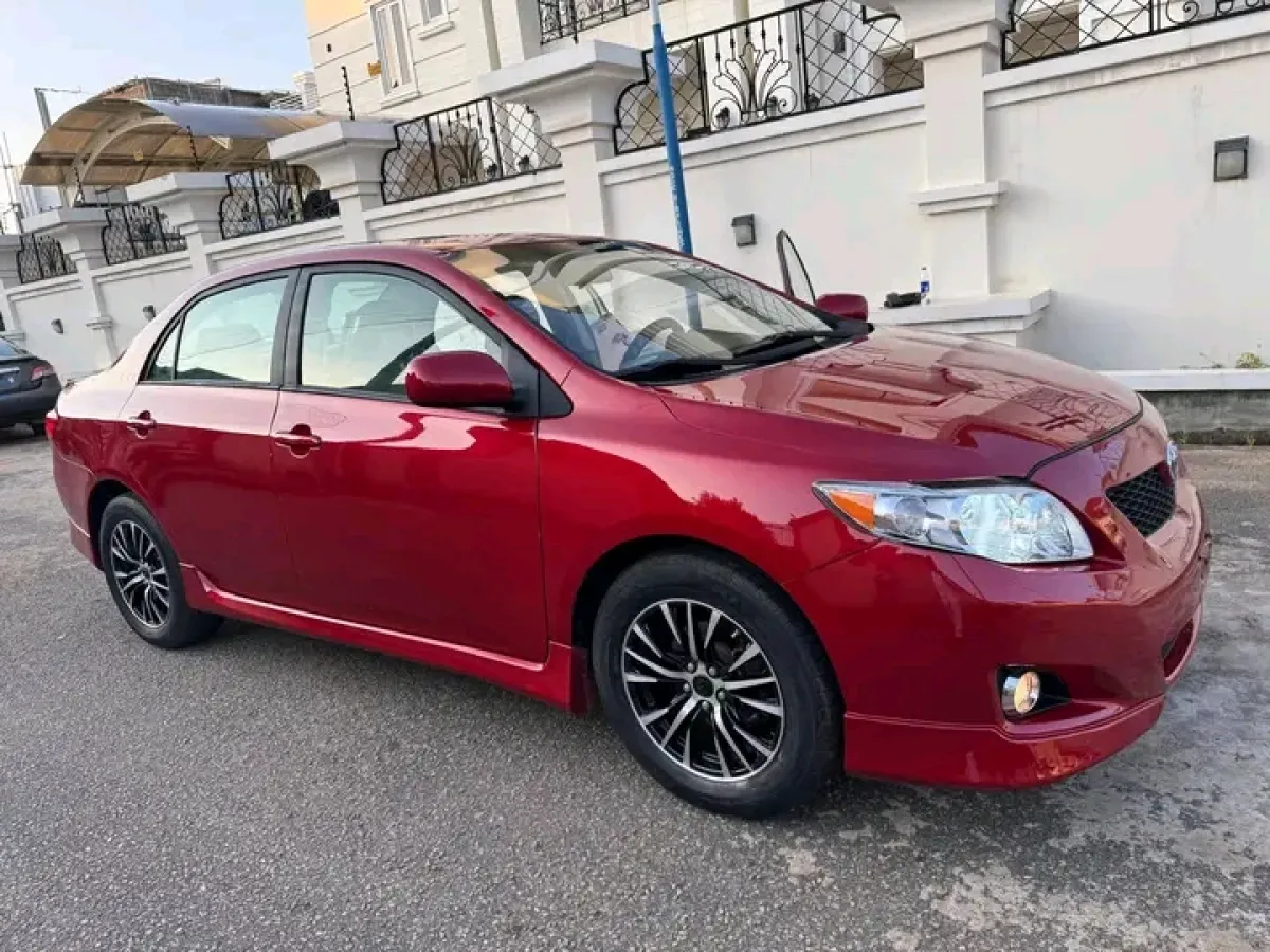 SUPER CLEAN TOYOTA COROLLA SE - Image 2