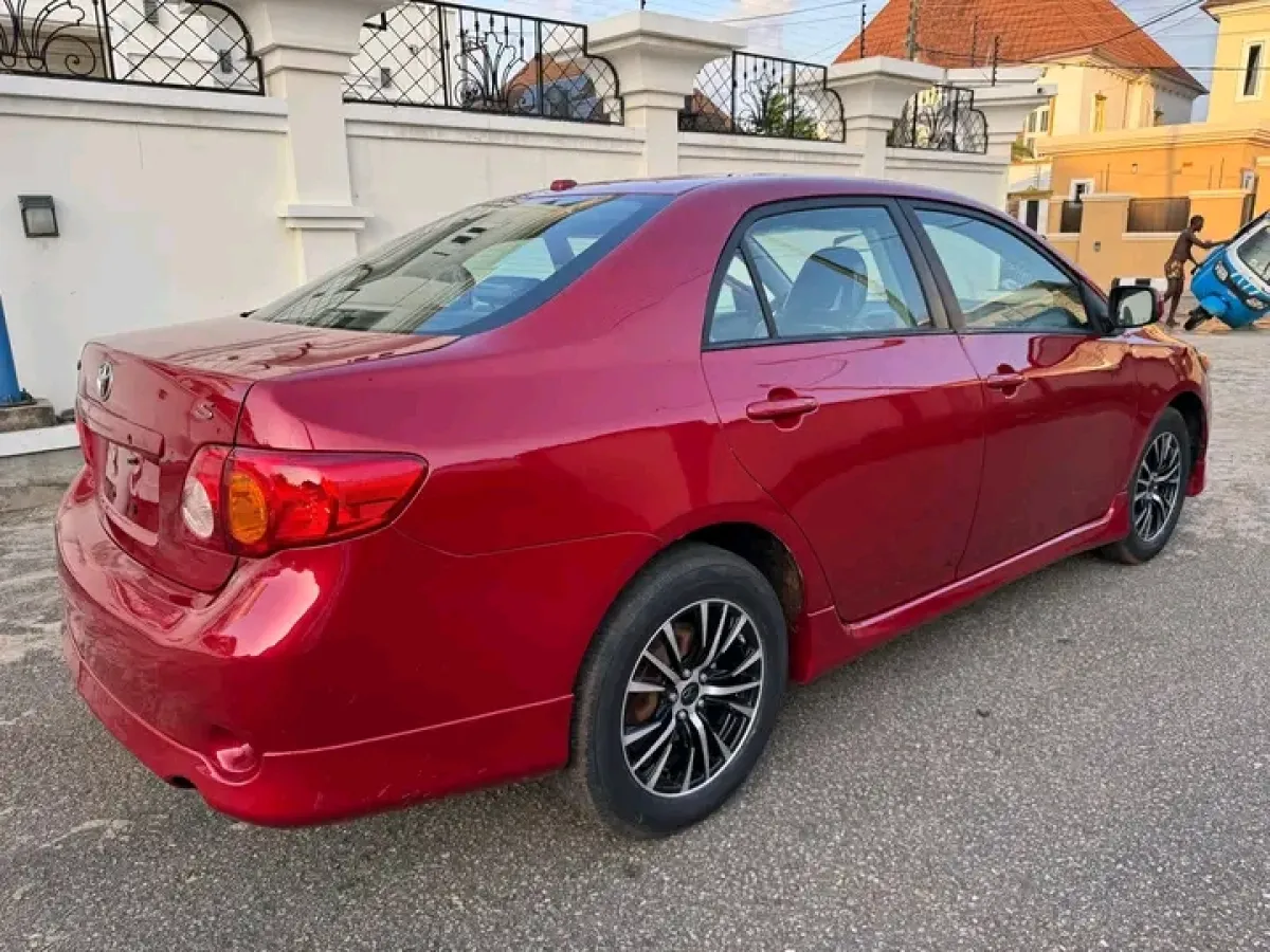 SUPER CLEAN TOYOTA COROLLA SE - Image 3