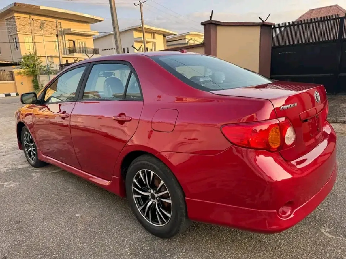 SUPER CLEAN TOYOTA COROLLA SE - Image 4