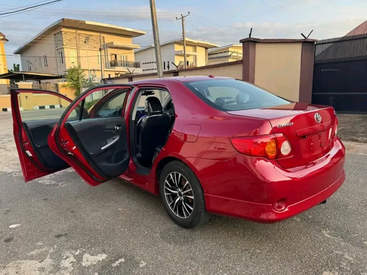 SUPER CLEAN TOYOTA COROLLA SE - Image 6