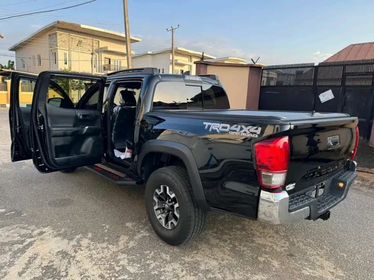 FORIENG USED 2017 TOYOTA TACOMA V6 DOUBLE CAB - Image 3