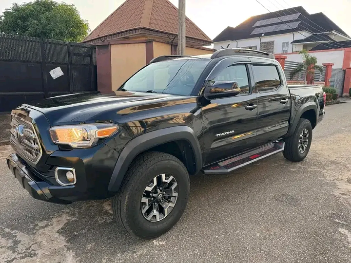 FORIENG USED 2017 TOYOTA TACOMA V6 DOUBLE CAB - Image 10