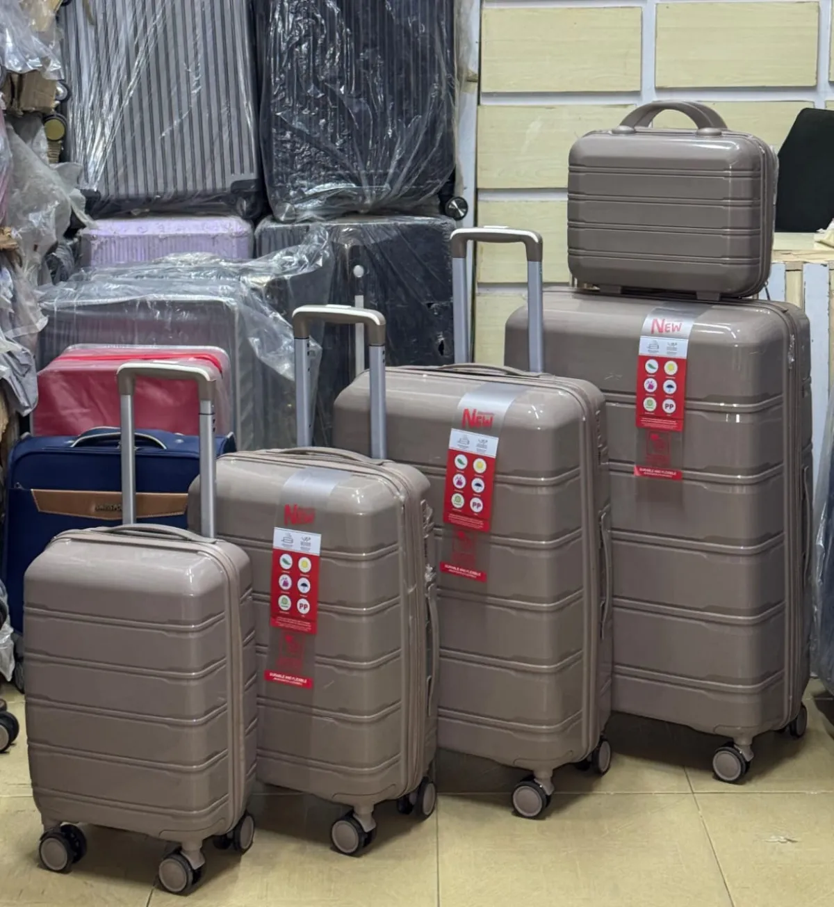 5-in -1 Luggage Set - Image 8