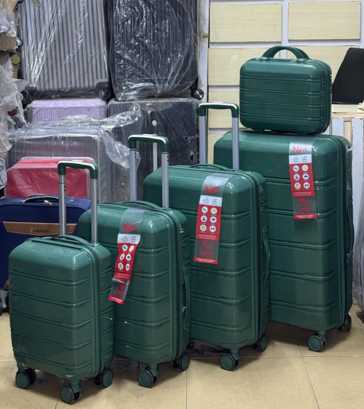 5-in -1 Luggage Set - Image 9