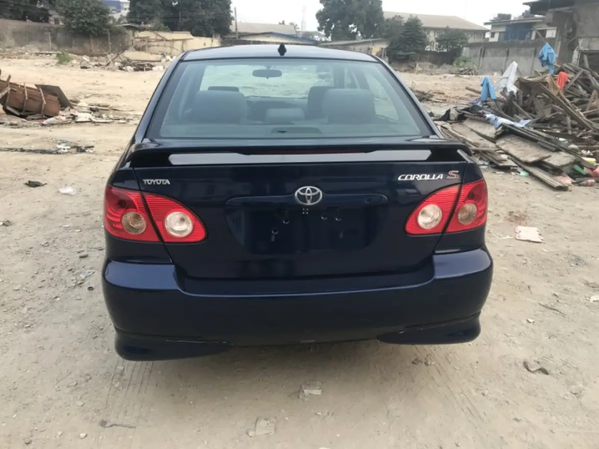 Clean Toyota corolla model - Image 2