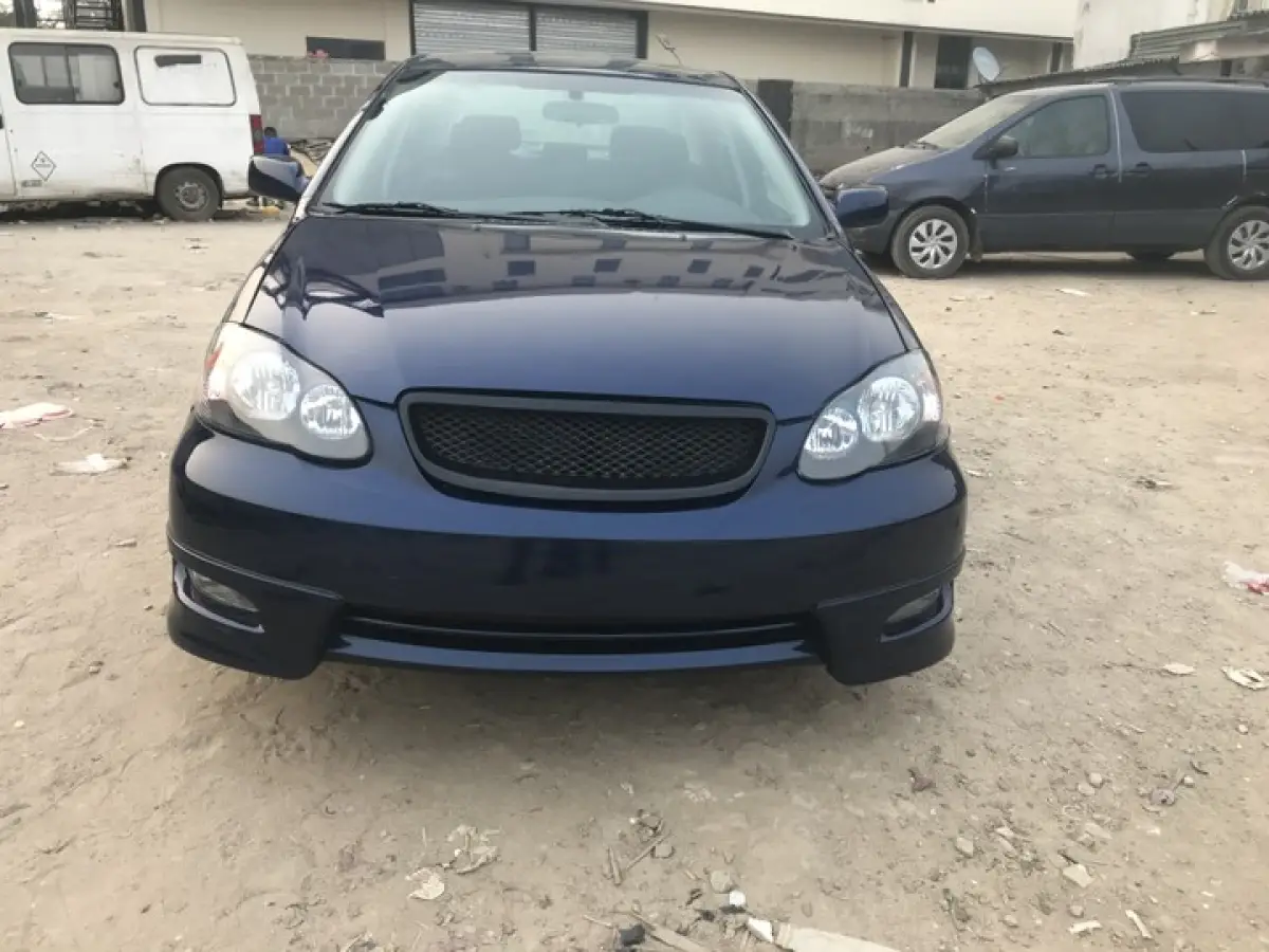 Clean Toyota corolla model - Image 3