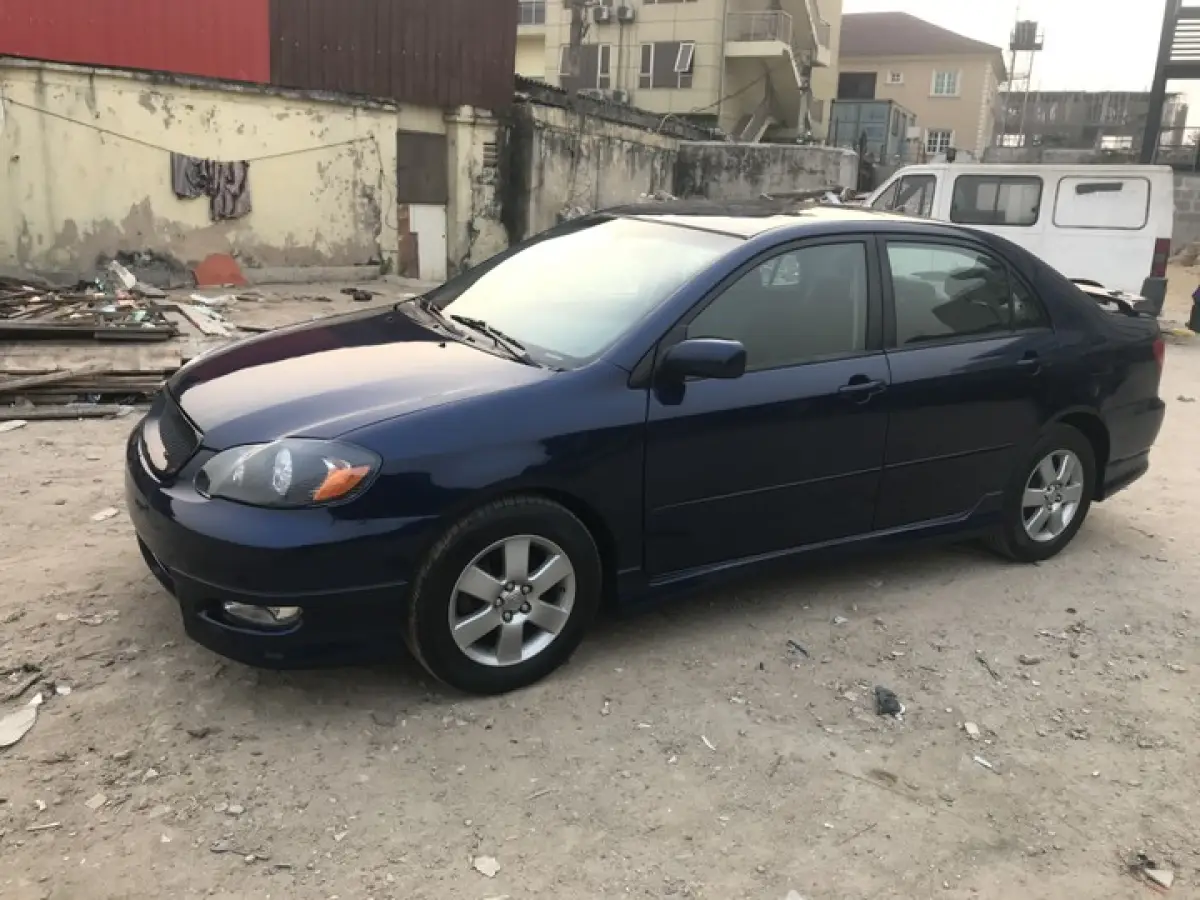 Clean Toyota corolla model - Image 6