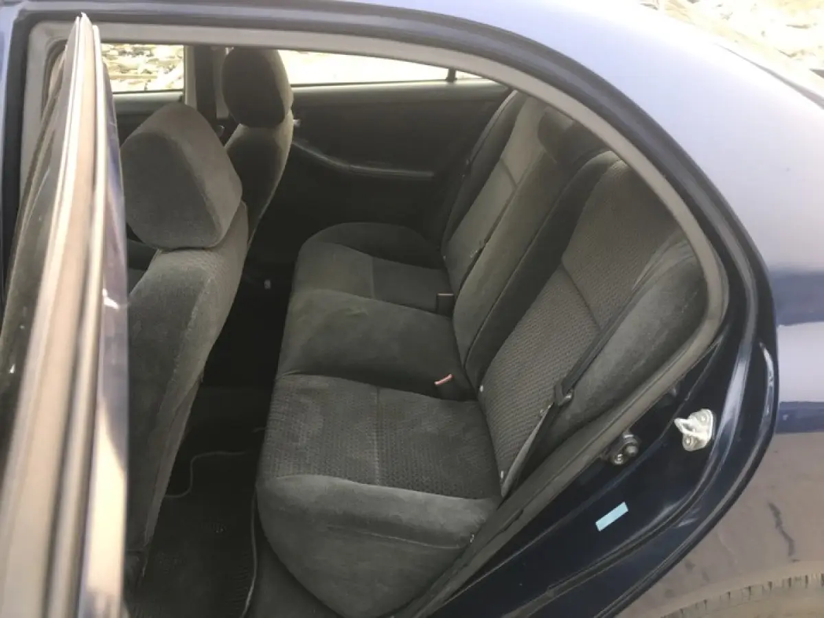 Clean Toyota corolla model - Image 9