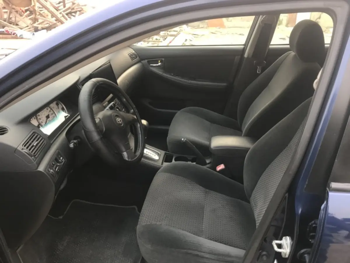 Clean Toyota corolla model - Image 10