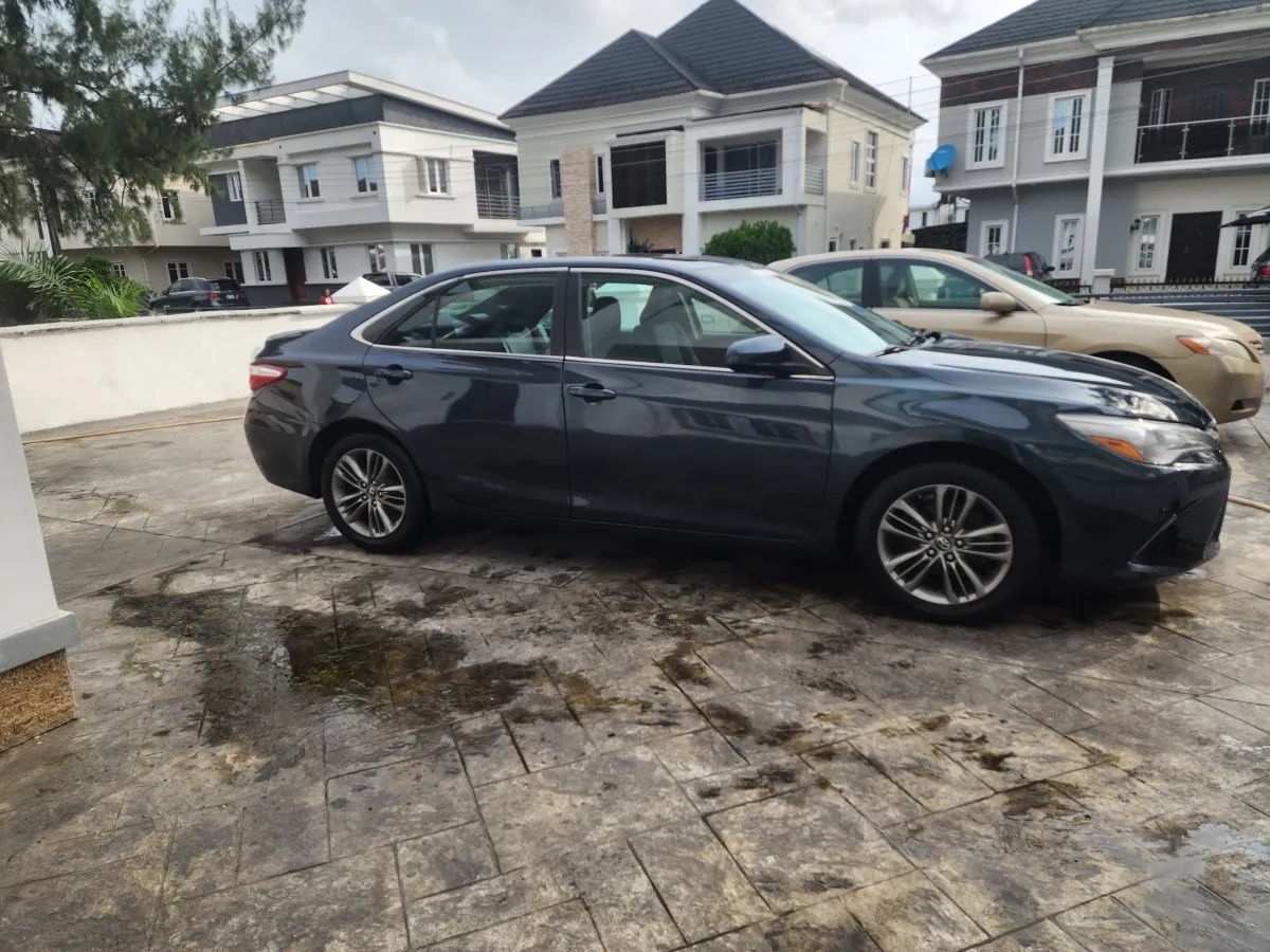 Toyota Camry 2015 SE Tokunbo Clean - Image 5