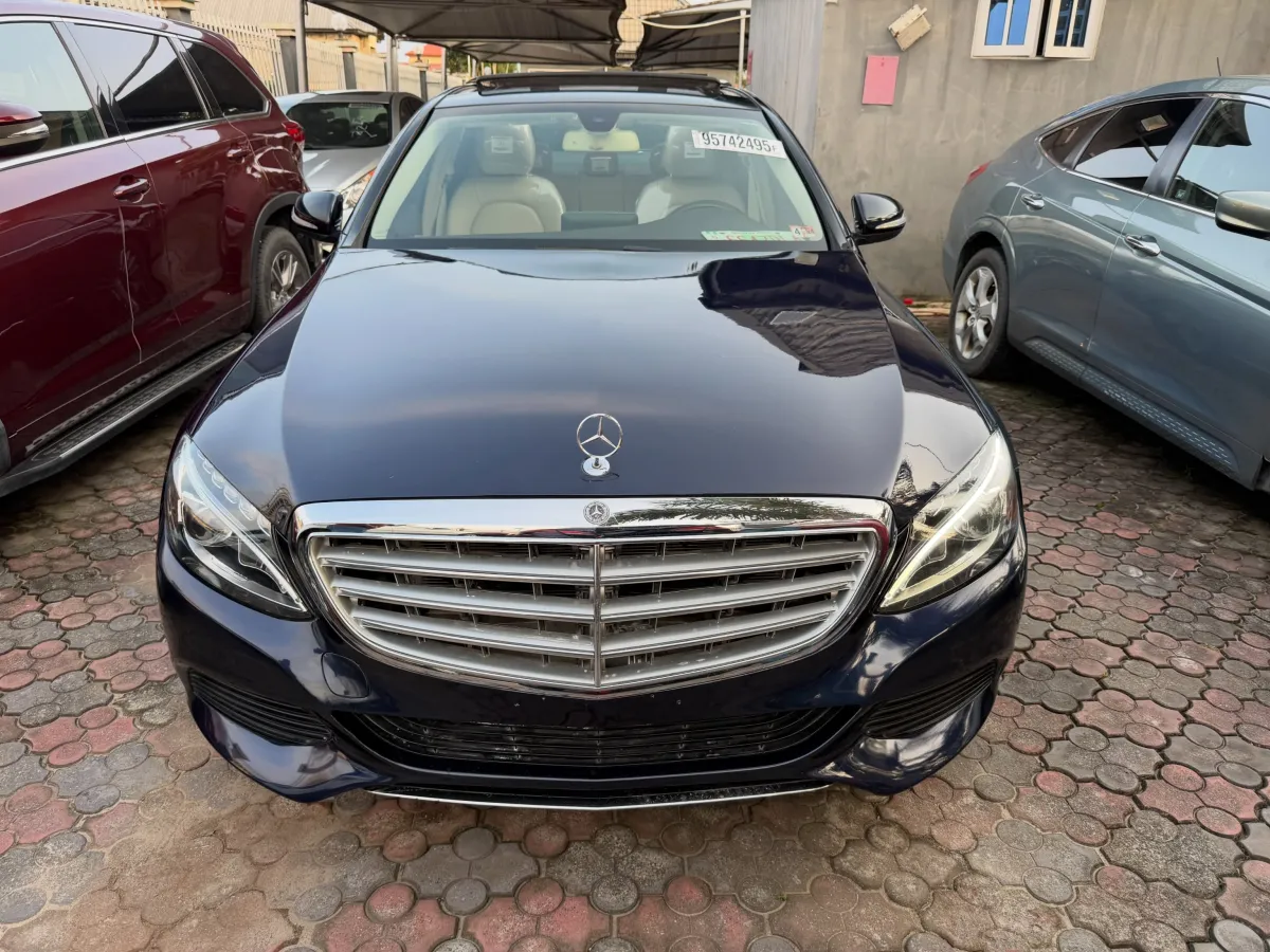 Tokunbo M-Benz C-300 Maybach Trim 2015 model Accident free Ful - Image 1