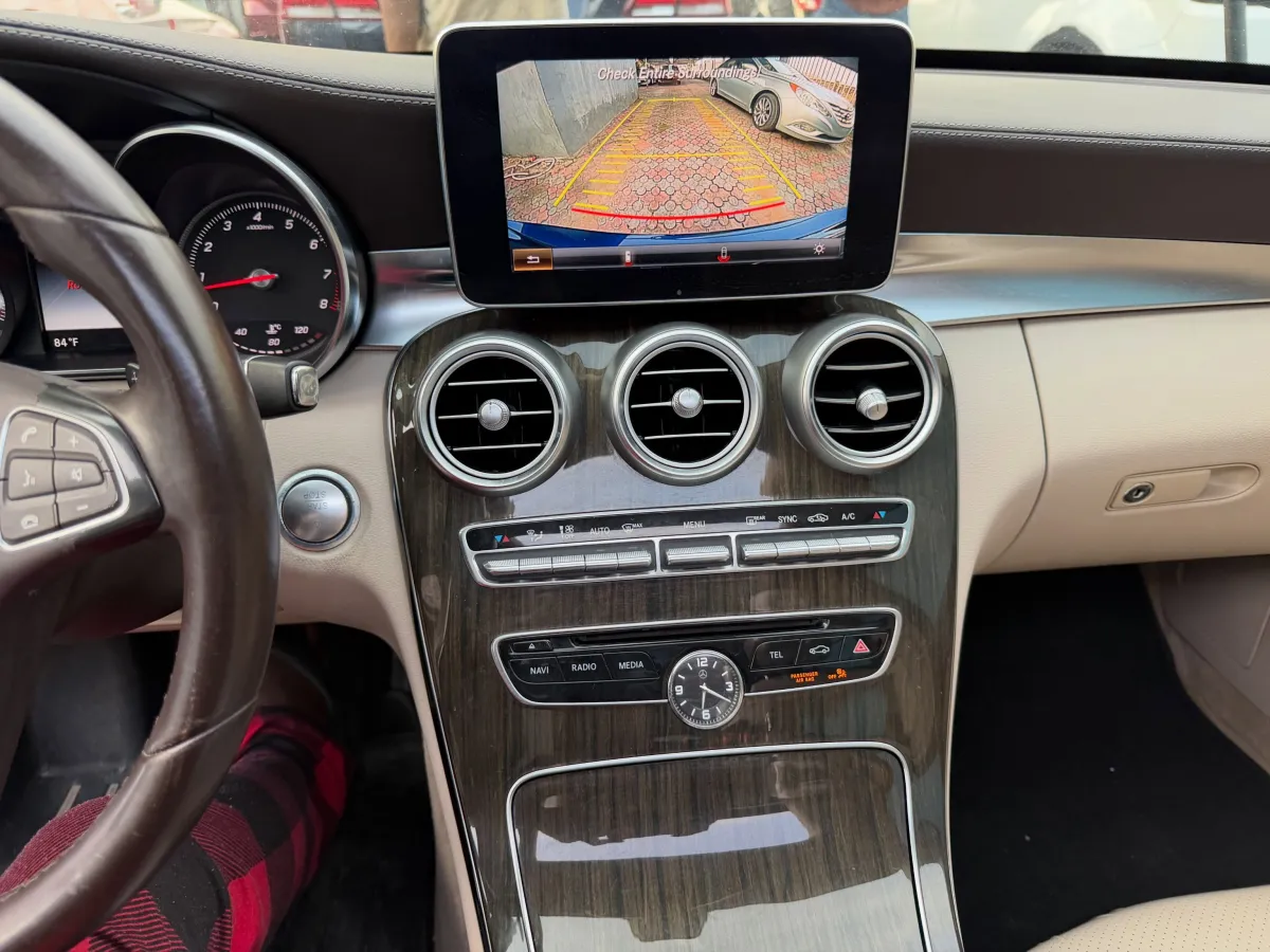 Tokunbo M-Benz C-300 Maybach Trim 2015 model Accident free Ful - Image 6