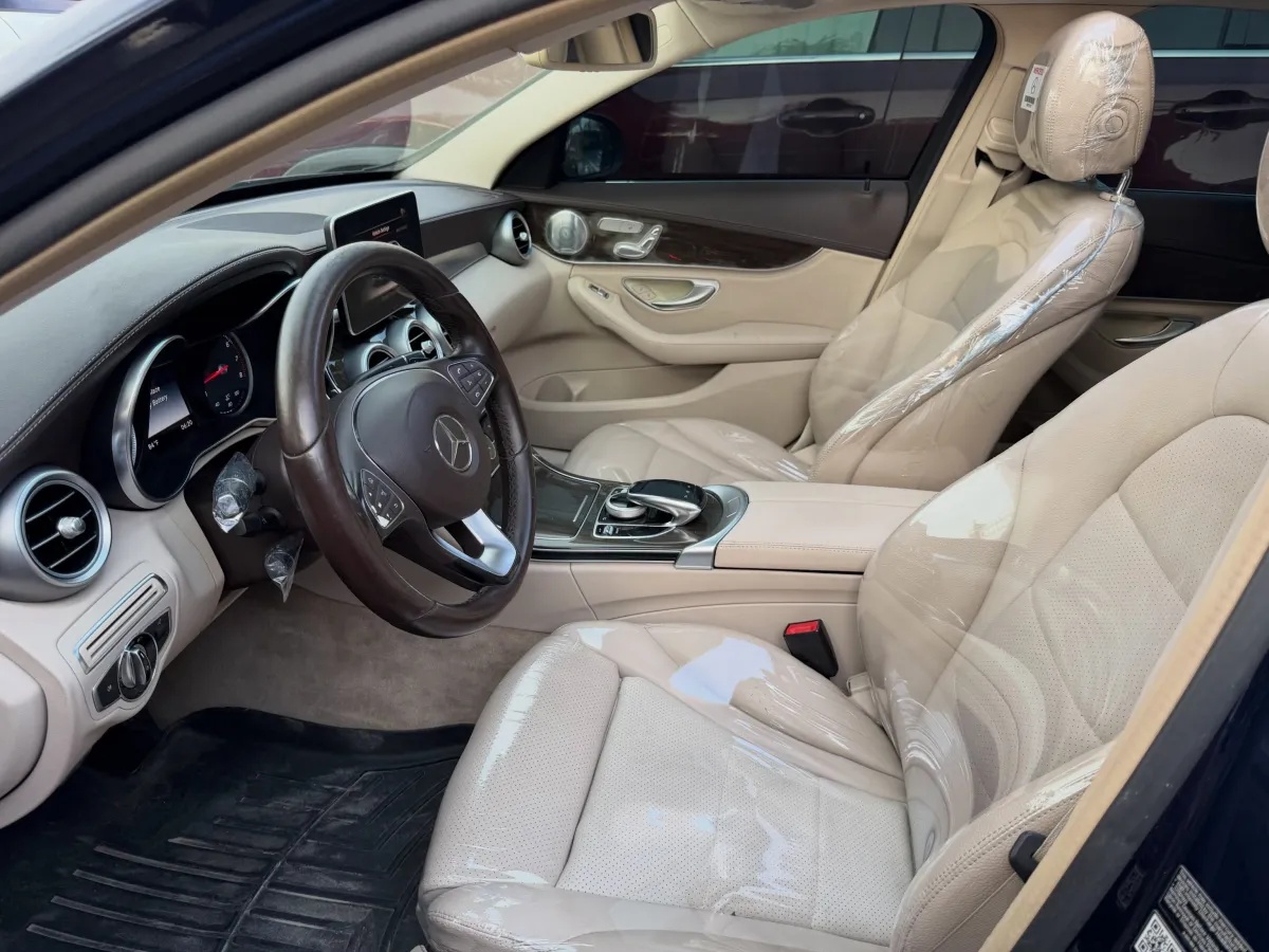Tokunbo M-Benz C-300 Maybach Trim 2015 model Accident free Ful - Image 7