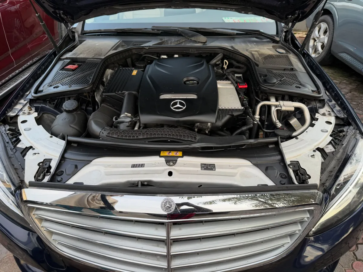 Tokunbo M-Benz C-300 Maybach Trim 2015 model Accident free Ful - Image 8