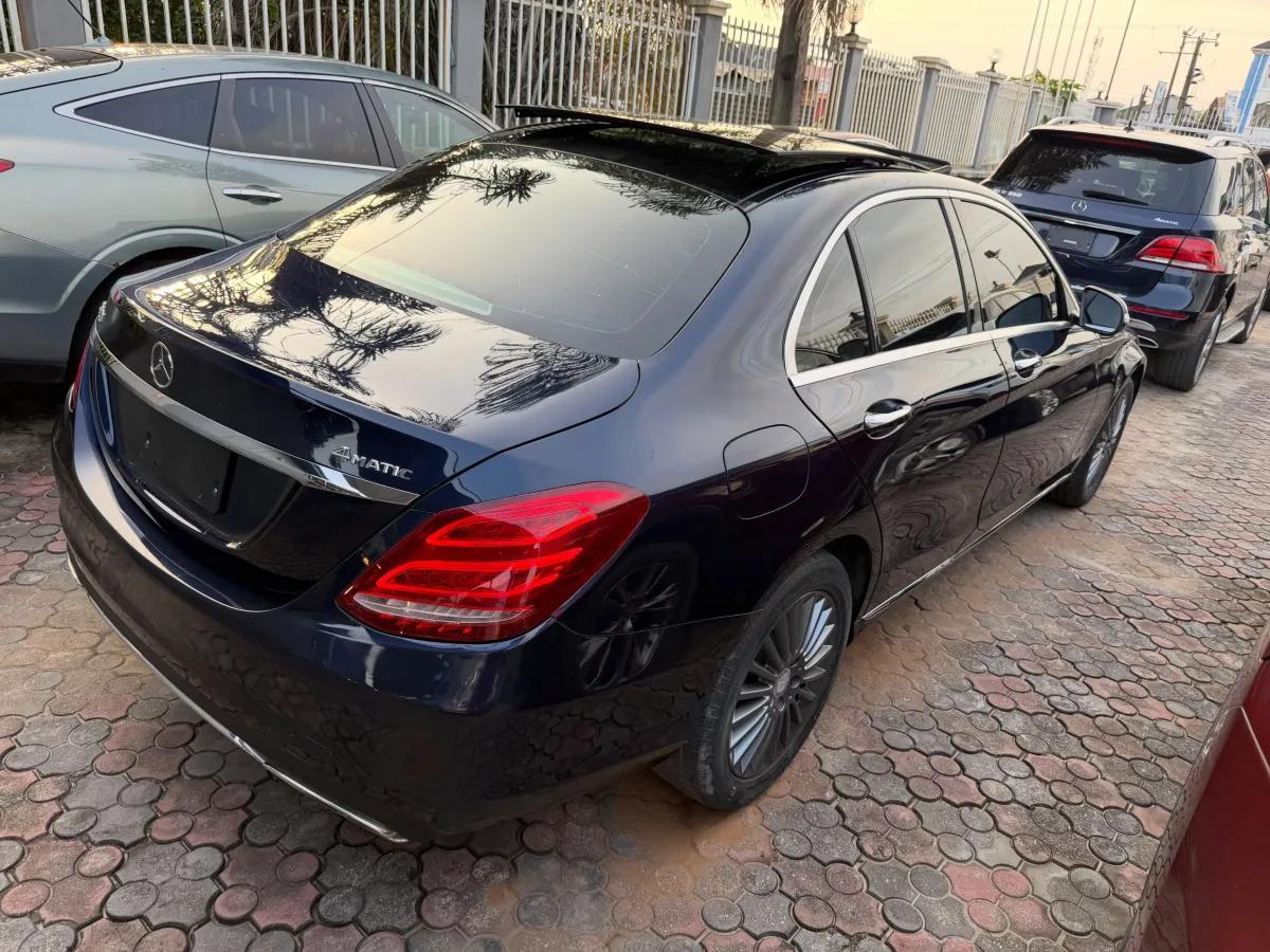 Tokunbo M-Benz C-300 Maybach Trim 2015 model Accident free Ful - Image 9
